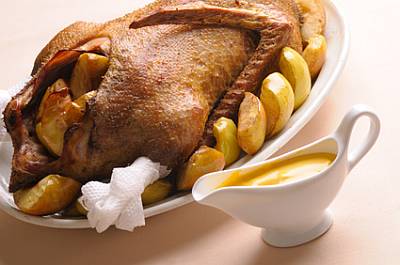 Roast goose stuffed with fruit (gęś nadziana owocami) Roast goose stuffed with fruit (gęś nadziana owocami)